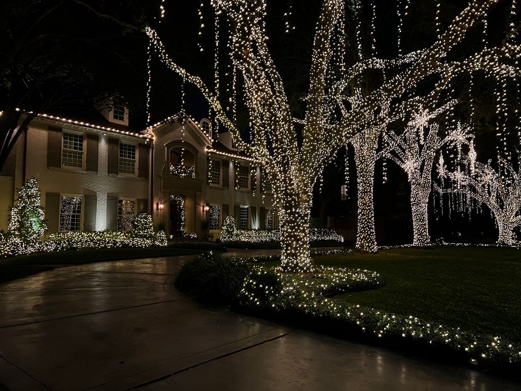 River Oaks Christmas Lights - 77019