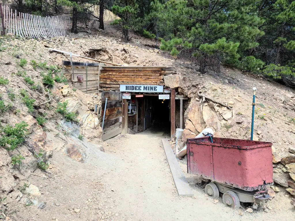 Hidee-Gold-Mine-Tours-and-Panning