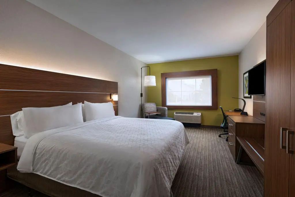 Holiday-Inn-Express-Suites-Austin-NW-Cedar-Park-an-IHG-Hotel-1