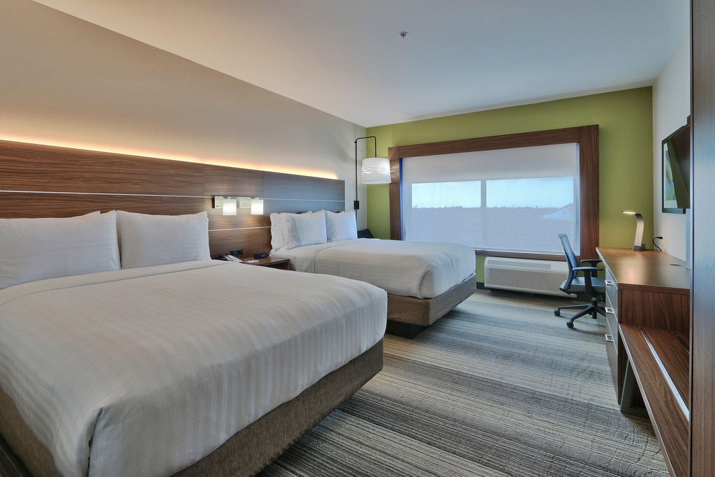 Holiday-Inn-Express-Suites-Houston-East-Beltway-8-an-IHG-Hotel-1