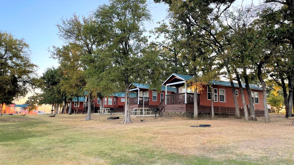The-Vineyards-Campground-Cabins